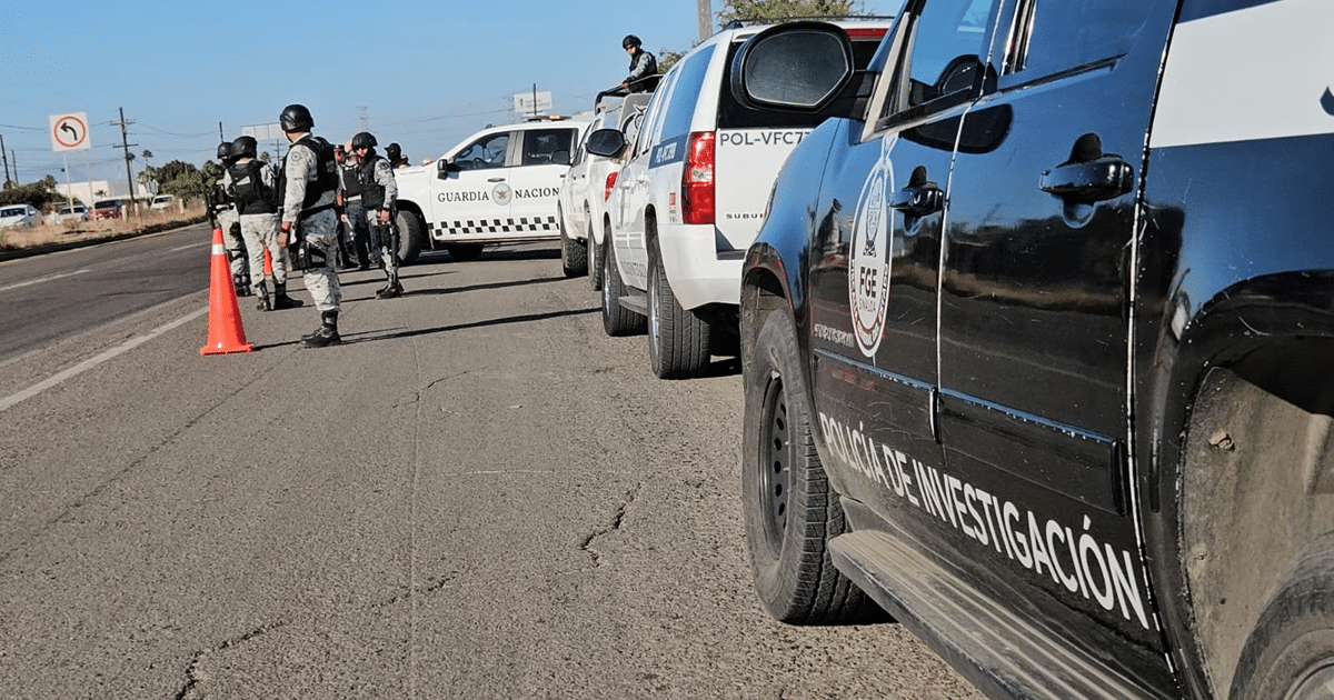 Operativo de seguridad en carretera de Culiacán con presencia de Guardia Nacional y Policía de Investigación.