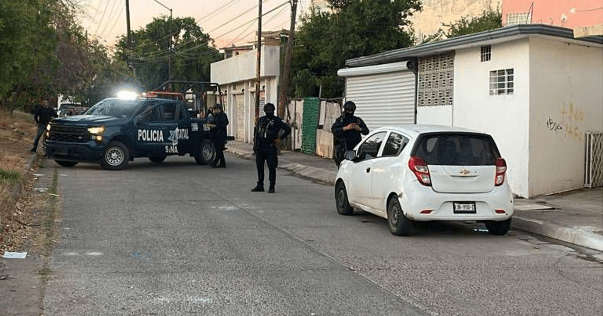 Intervención policial en Culiacán con agentes y vehículos en escena urbana.