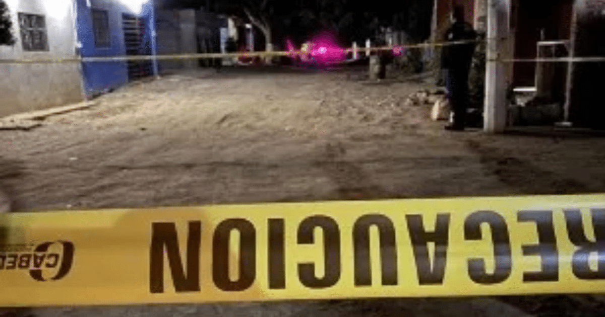 Calle acordonada con cinta amarilla y luces de patrullas en Prado Bonito tras un ataque a balazos.