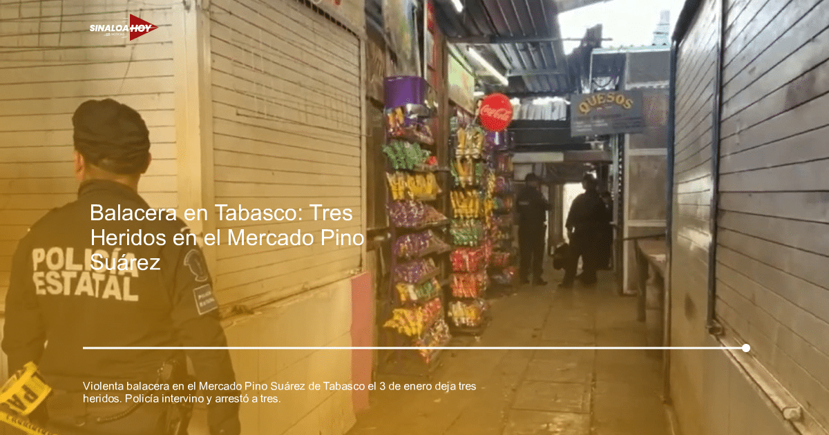 Pasillo del Mercado Pino Suárez con estantes de productos y policías estatales tras balacera.