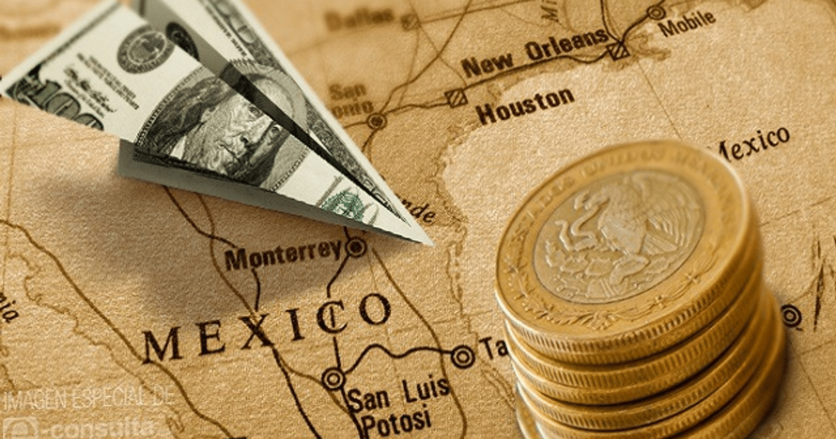 Mapa de México con billetes de dólar en forma de avión y monedas mexicanas, simbolizando la relación económica entre México y EE.UU.