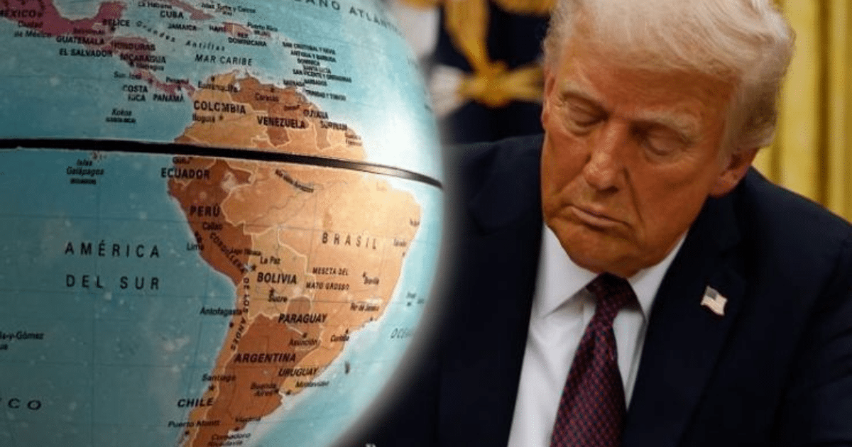 Globo terráqueo centrado en América del Sur con persona en oficina