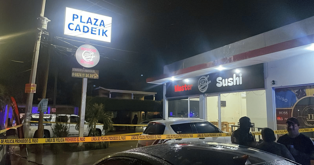 Restaurante Master Sushi acordonado por la policía en Culiacán tras un asesinato.