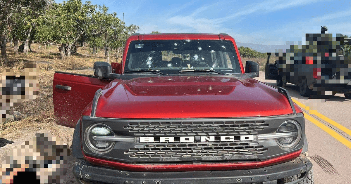 Imagen de un vehículo militar en una carretera rural, simbolizando el enfrentamiento en Escuinapa.