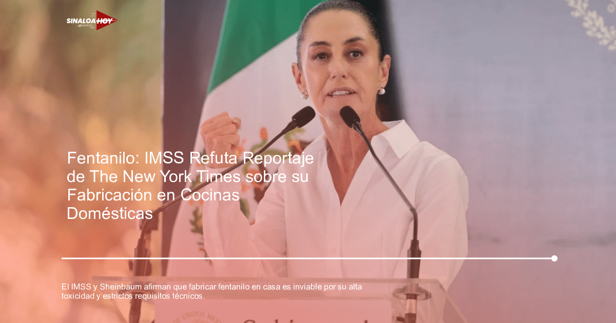 Persona hablando apasionadamente en un evento con bandera de México de fondo