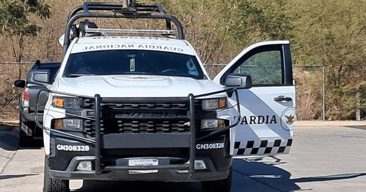 Camioneta de la Guardia Nacional estacionada con puerta abierta en Culiacán