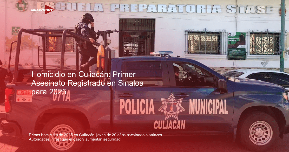 Vehículo de la Policía Municipal de Culiacán frente a una escuela, con oficiales presentes.