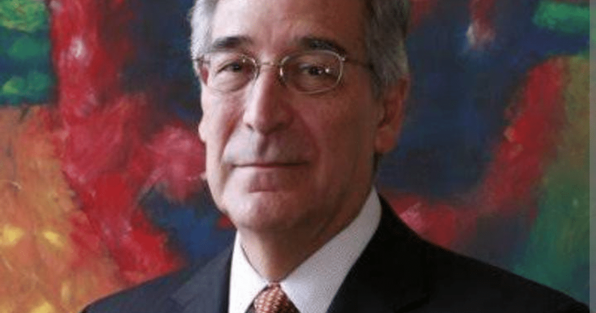 Everardo Elizondo discutiendo la inflación de servicios en una conferencia del Tec de Monterrey.