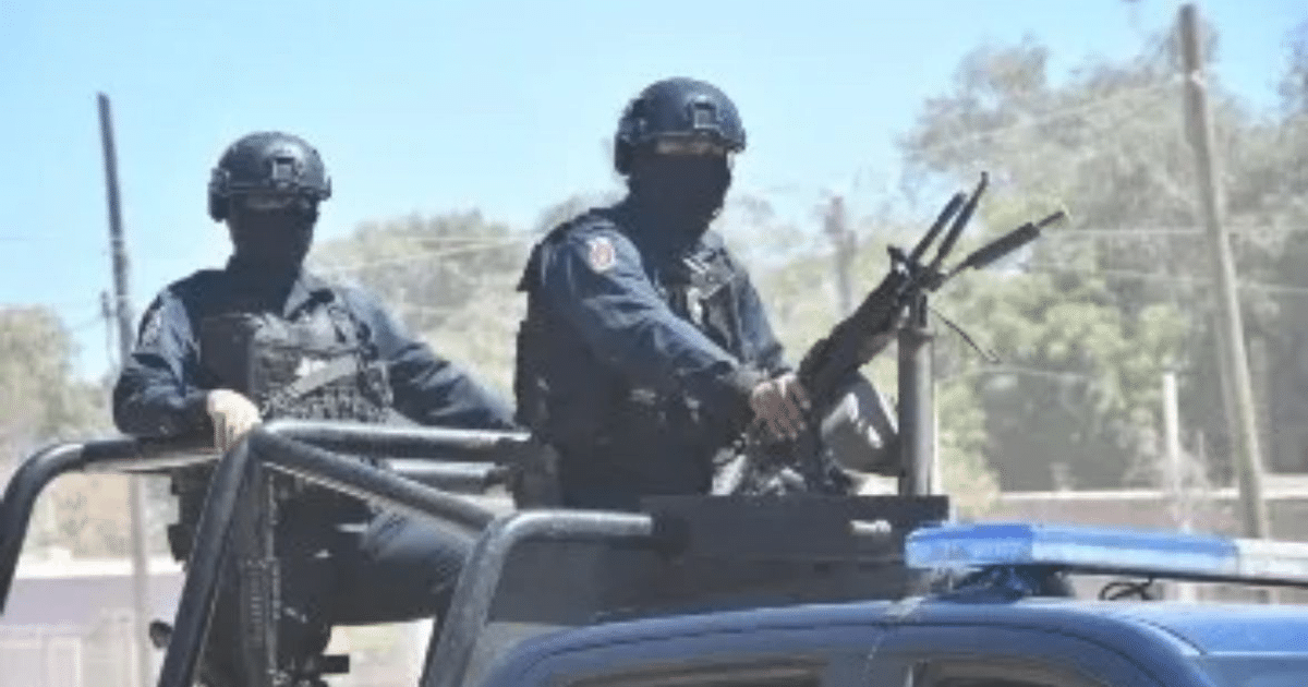 Policías con equipamiento táctico en operativo de rescate en Zapotillo