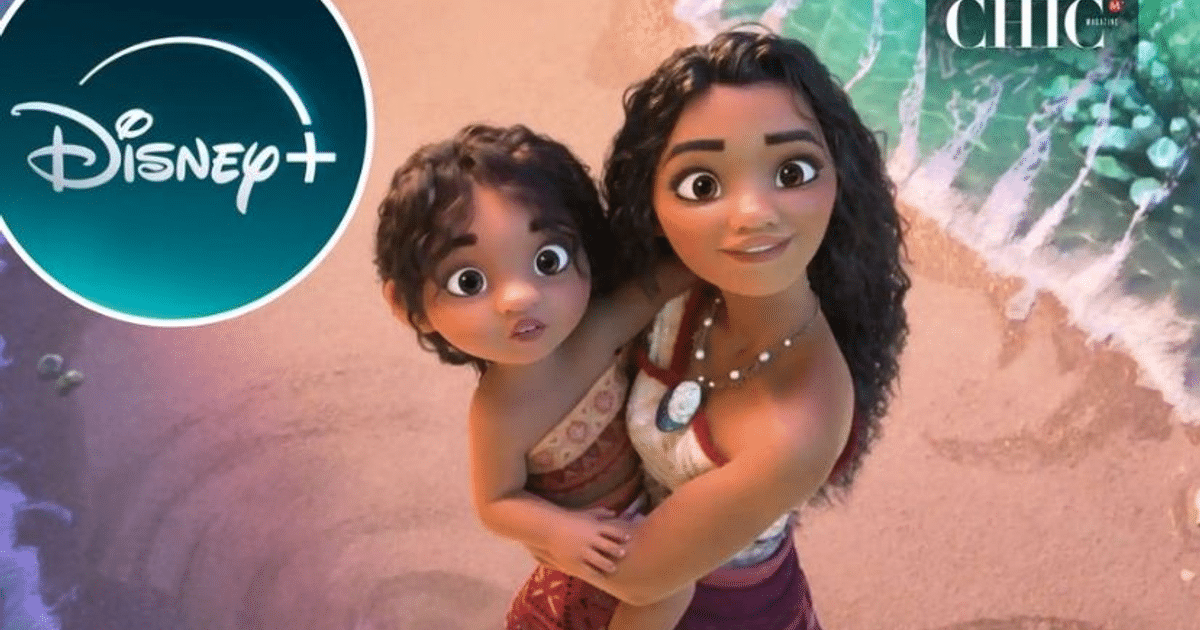 Personajes de Moana 2 en la playa con logo de Disney+