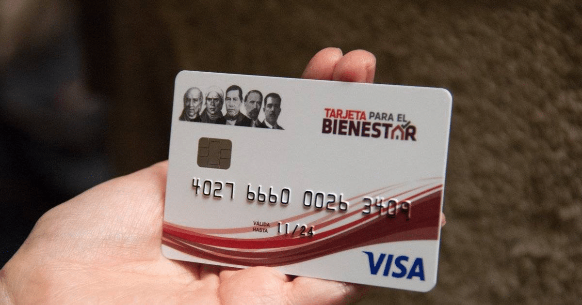 Tarjeta Bienestar Paisano con logotipo de Visa y diseño blanco con detalles rojos.