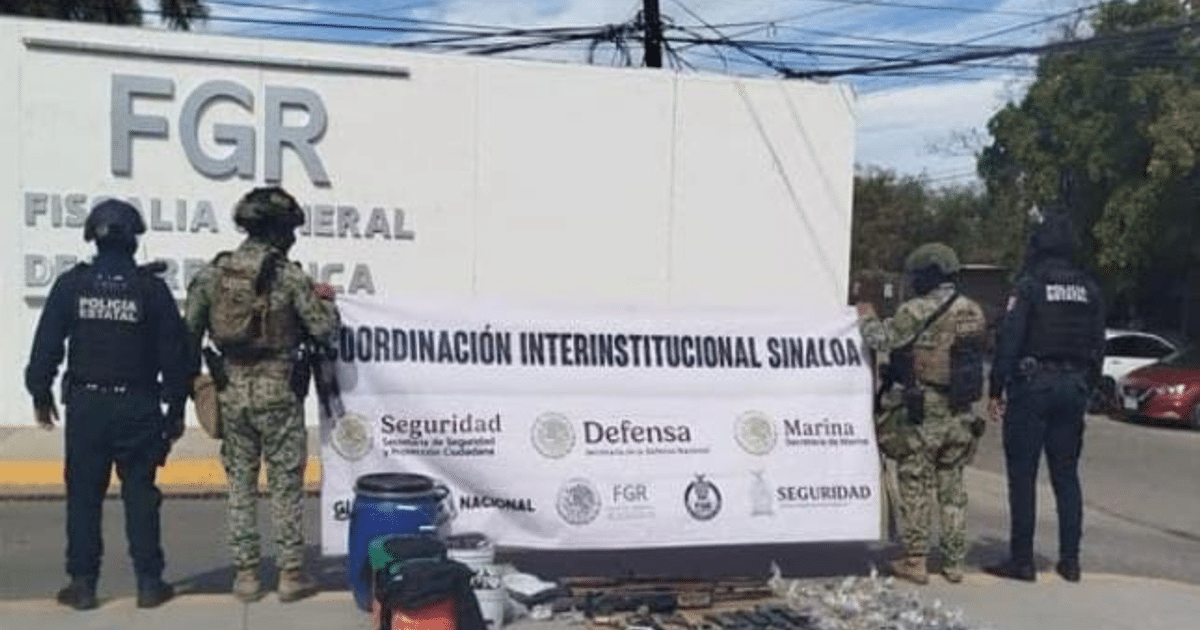 Fuerzas de seguridad frente a la Fiscalía General de la República en México durante un operativo en Culiacán.