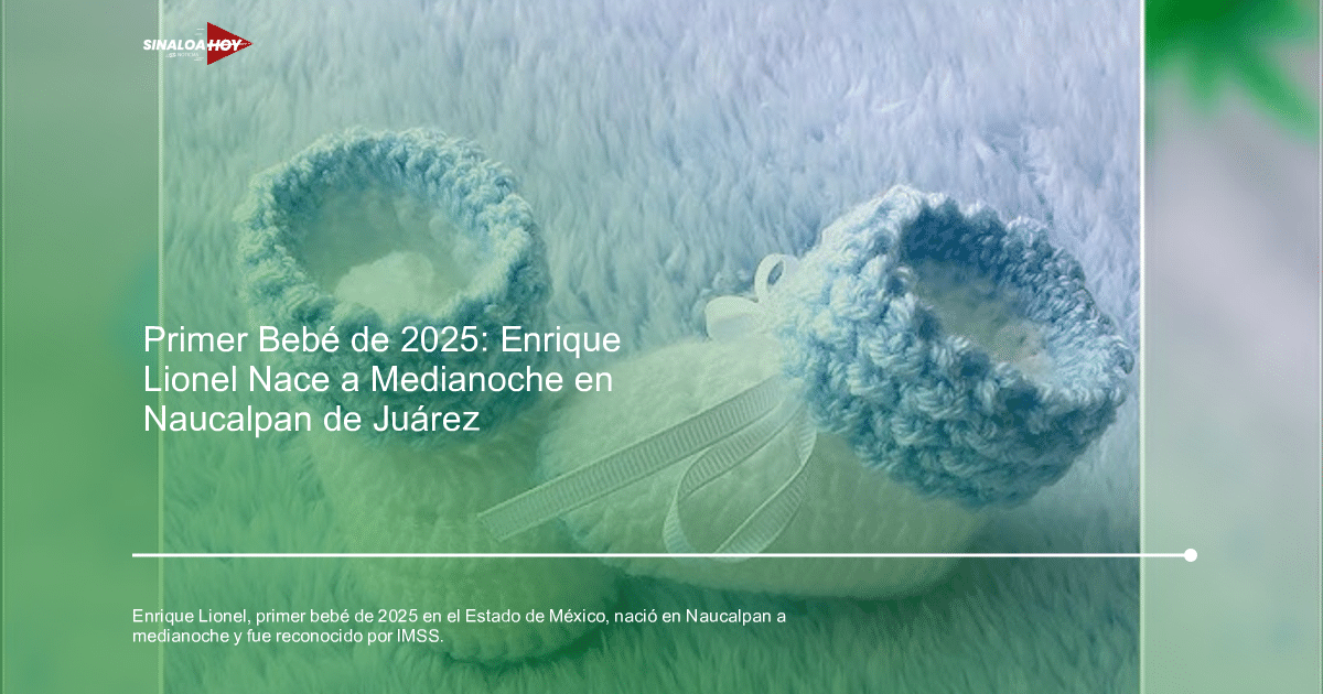 Botines de bebé tejidos a mano en blanco y azul sobre una superficie azul claro.