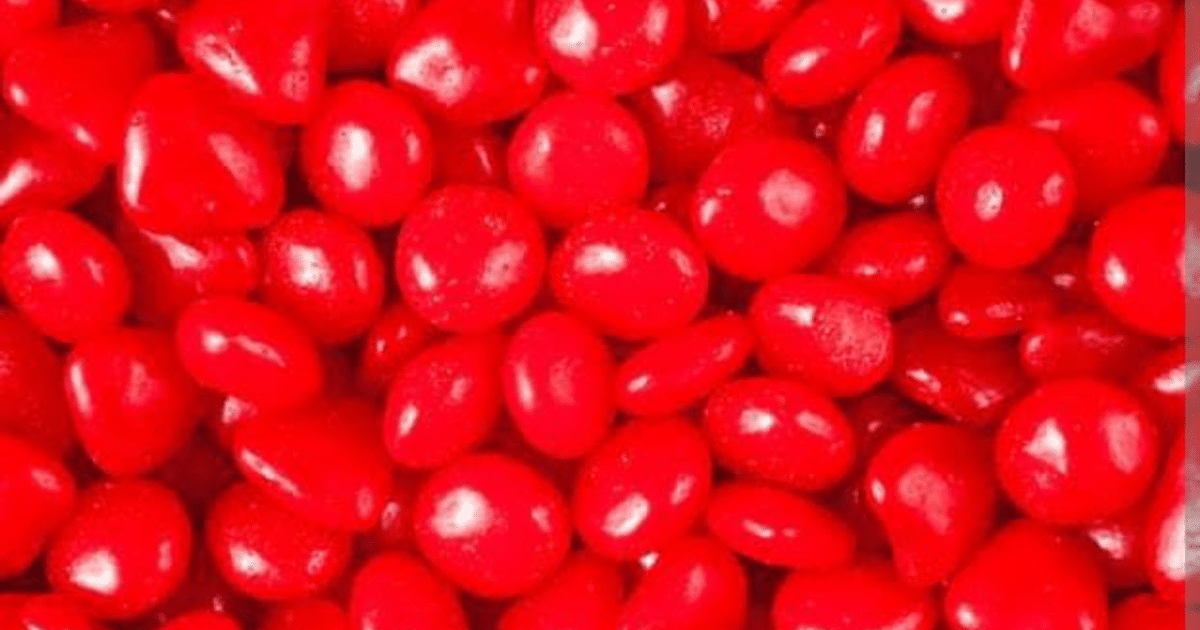 Caramelos rojos que contienen el colorante Rojo 3, sujeto a prohibición por la FDA.