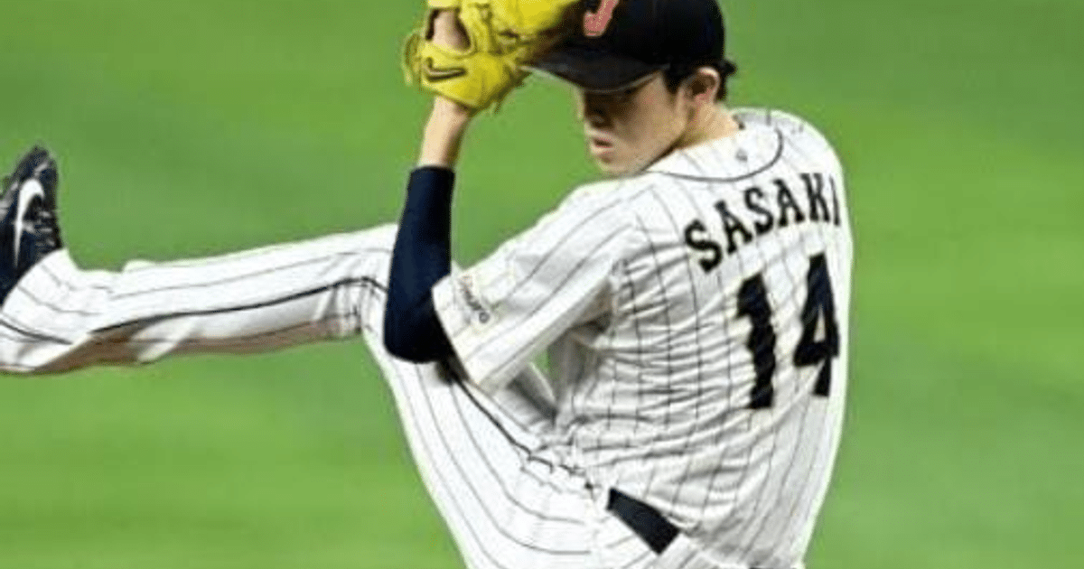 Roki Sasaki lanzando con uniforme blanco de los Dodgers, número 14 visible.