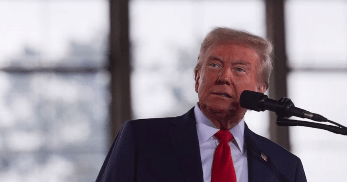 Donald Trump y su equipo de asesores discutiendo sanciones internacionales