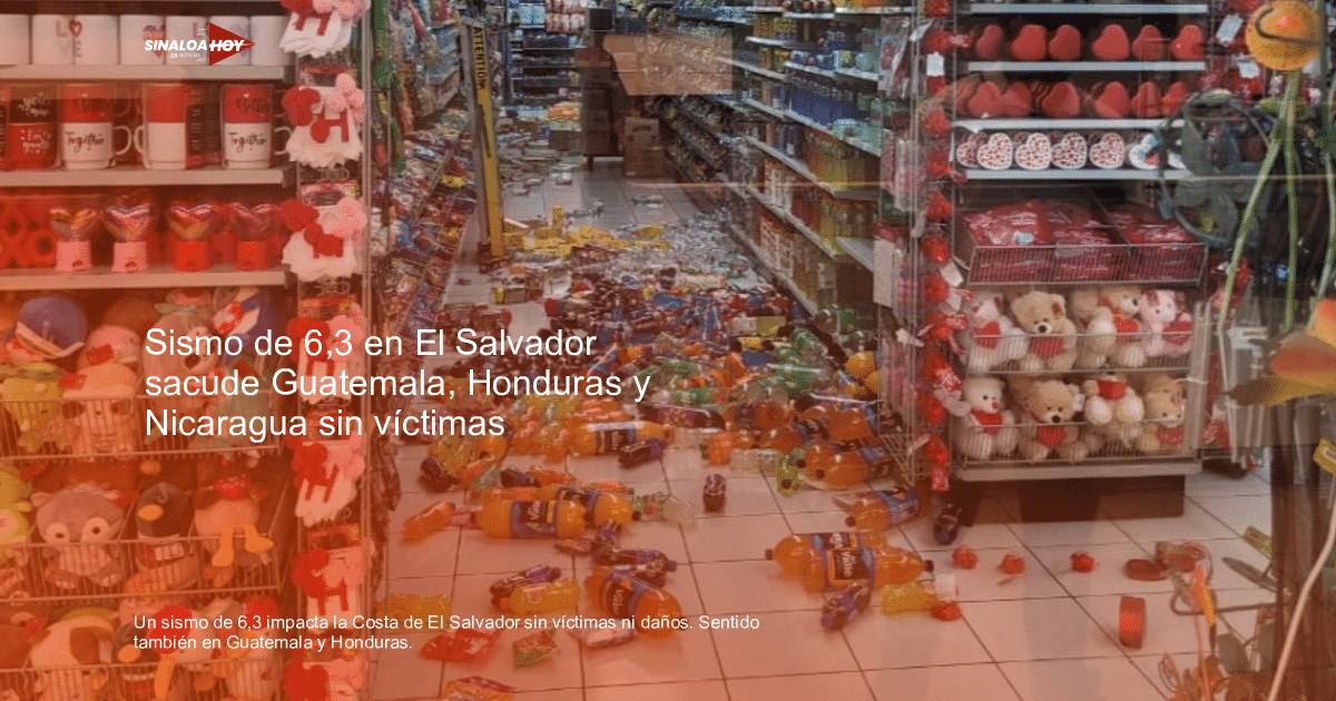 Interior de tienda con productos derribados tras sismo en El Salvador