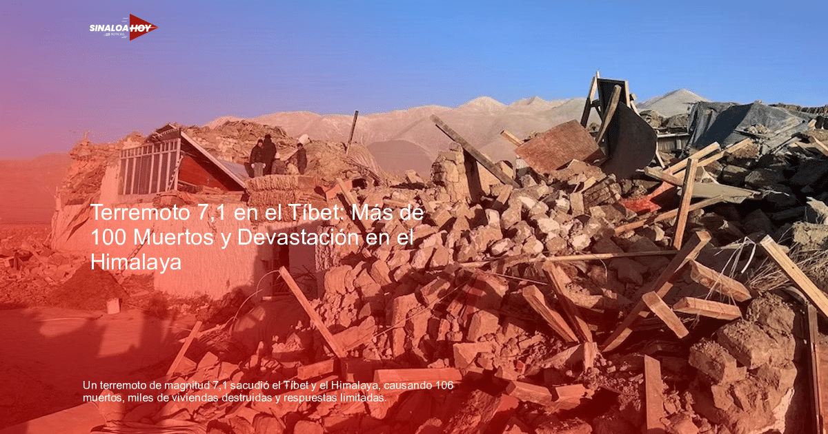 Escombros de una estructura colapsada tras el terremoto en el Tíbet, con personas observando y montañas al fondo.