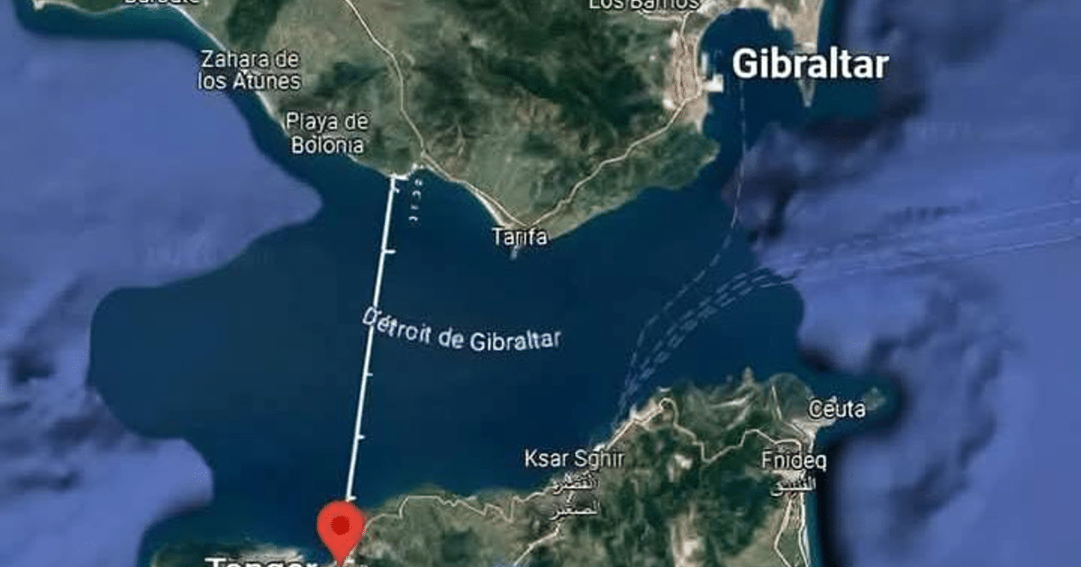 Mapa del Estrecho de Gibraltar mostrando Tarifa, Ceuta, Playa de Bolonia y Tánger, relacionado con el Túnel Submarino entre Marruecos y España.
