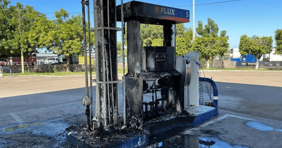 Bomba de gasolina quemada en estación de servicio tras ataque en Culiacán-Eldorado