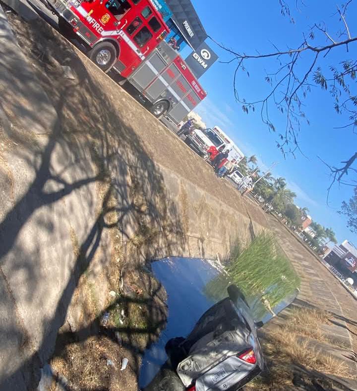 Accidente de tráfico, Búsqueda y rescate, canal pluvial, servicios de emergencia, Volcadura