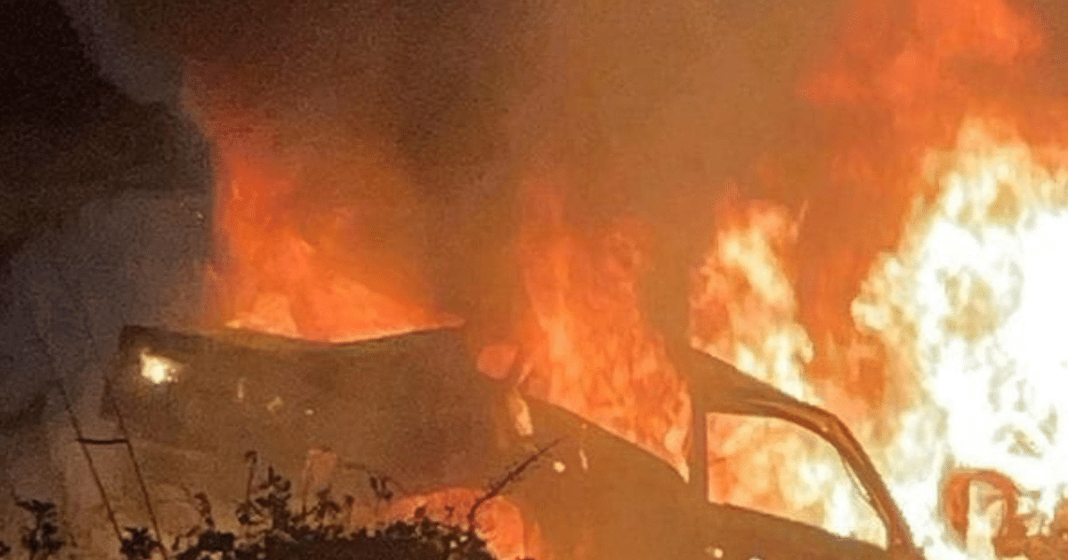 Vehículo en llamas tras accidente en El Rosario