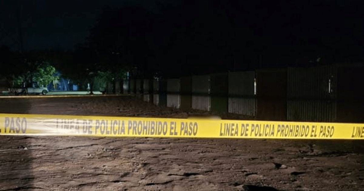 Cinta amarilla de policía en escena del crimen en San Benito, Culiacán