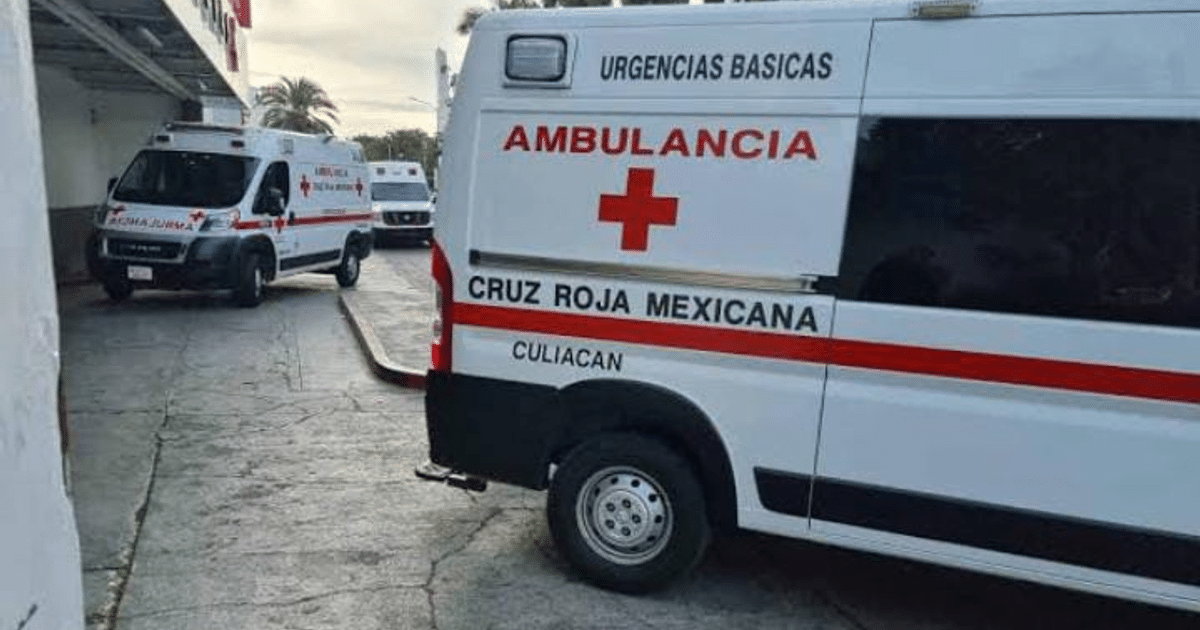 Ambulancias de la Cruz Roja Mexicana en Culiacán con escolta policial