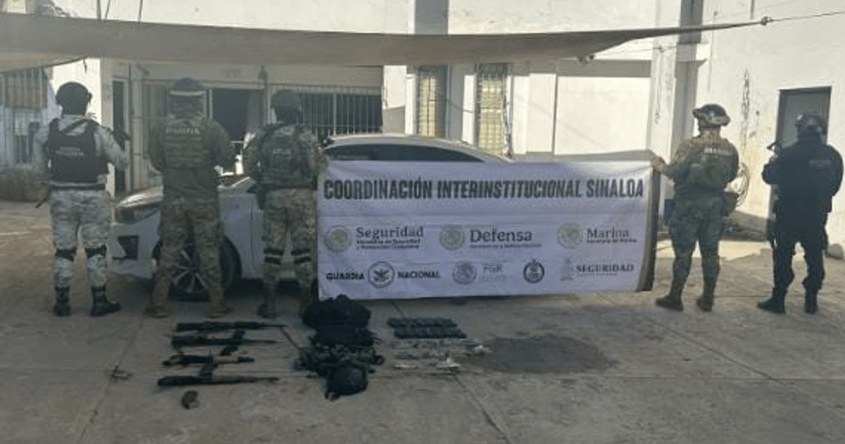 Fuerzas de seguridad en operación de decomiso de armas en Mazatlán, Sinaloa.
