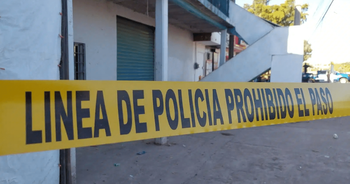 Cinta amarilla de policía con 'PROHIBIDO EL PASO' en escena de incidente en Bellavista, Culiacancito.