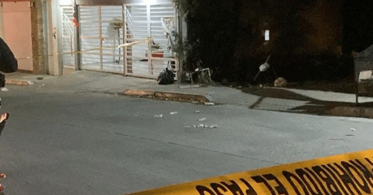 Calle acordonada con cinta amarilla en Culiacán tras incidente armado nocturno.