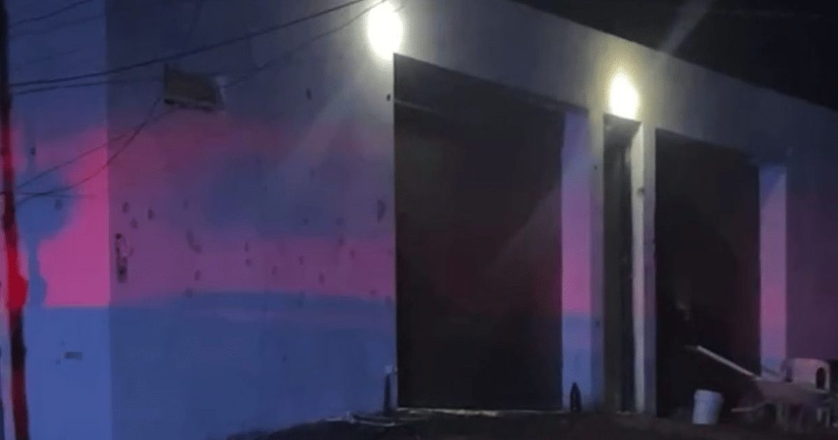 Fachada de edificio en Culiacán con daños visibles tras atentado nocturno