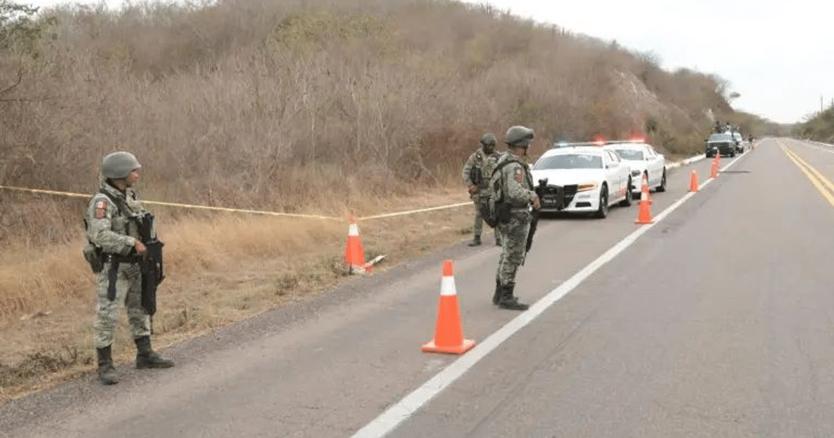 Policías y soldados en operativo de seguridad en la autopista Mazatlán-Durango