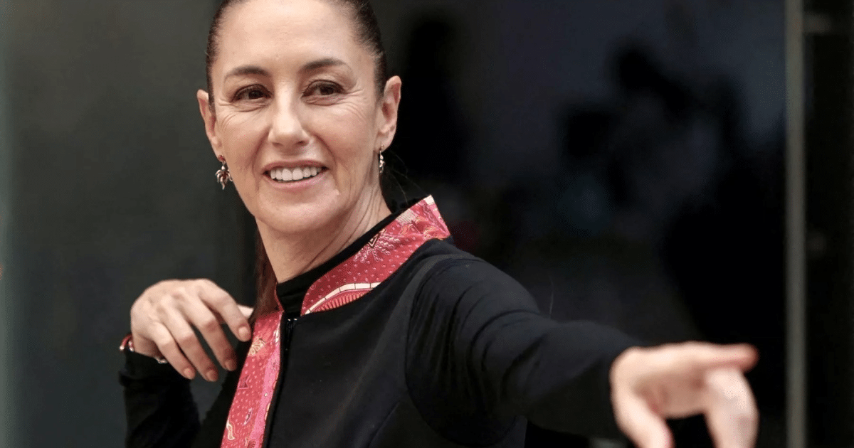 Boeing RC-135V Rivet Joint sobrevolando aguas internacionales cerca de México