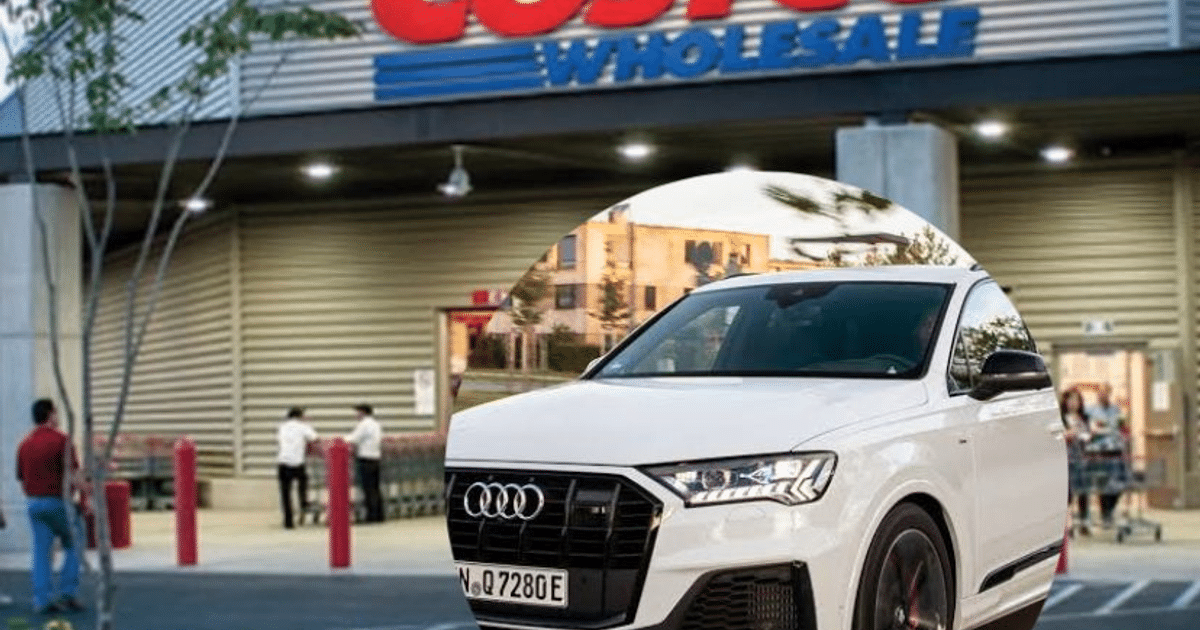 Entrada de Costco en Culiacán con Audi Q7 blanco en primer plano