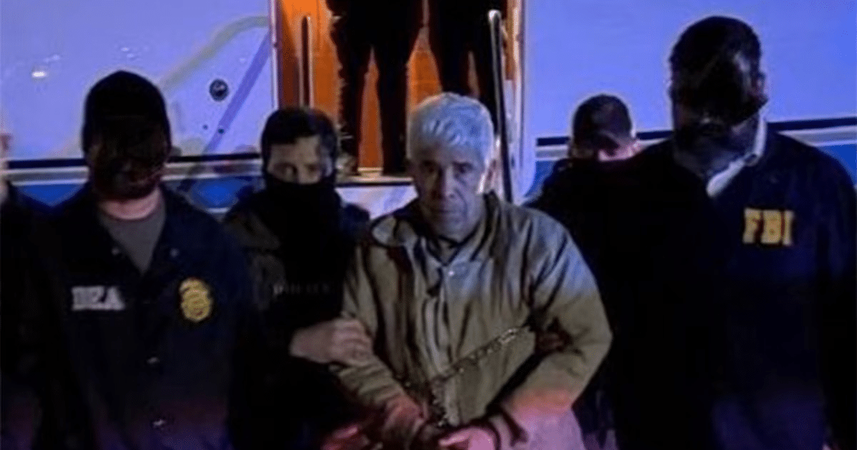 Rafael Caro Quintero esposado y custodiado por la Secretaría de Marina en Nueva York