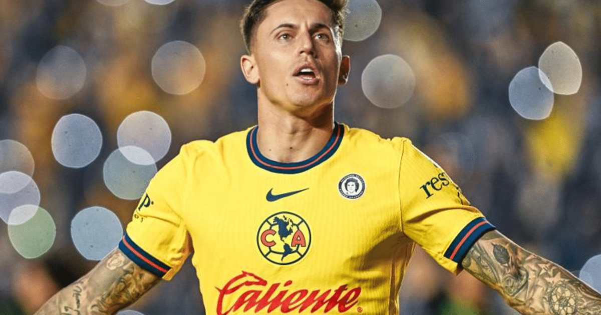 Jugador de fútbol con camiseta amarilla celebrando en el estadio durante el Clausura 2025.