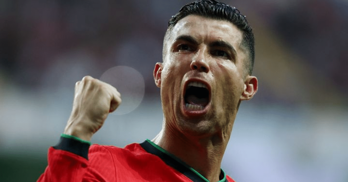 Cristiano Ronaldo celebrando su 40 cumpleaños con mensajes de felicitación del Real Madrid.