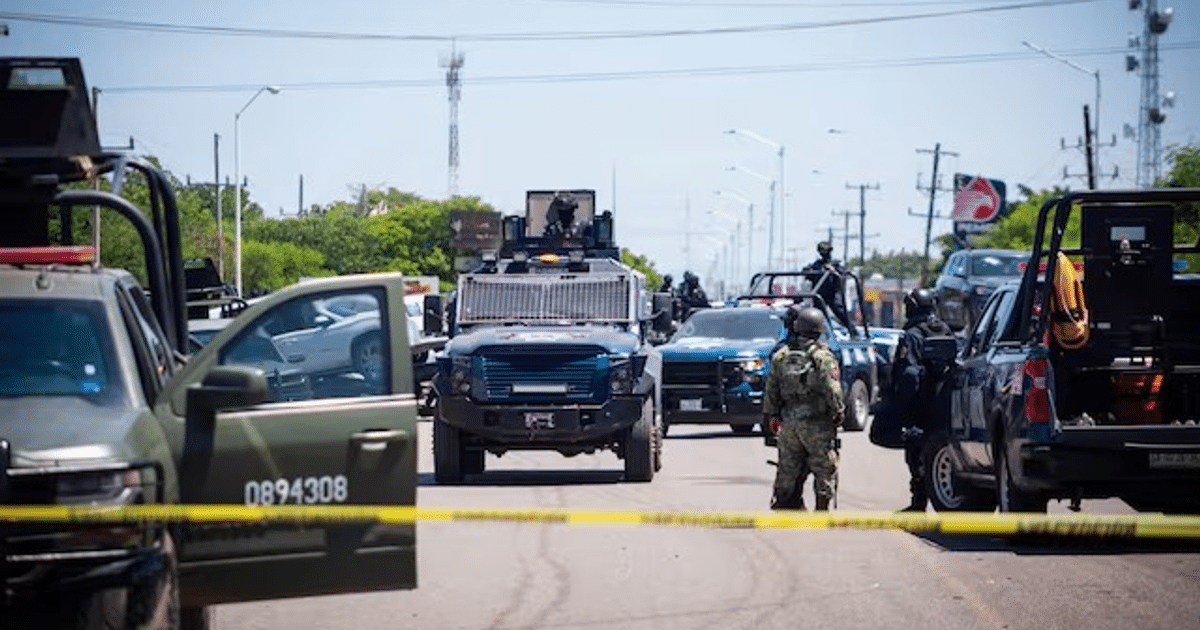 Operativo de seguridad en Culiacán con vehículos policiales y militares