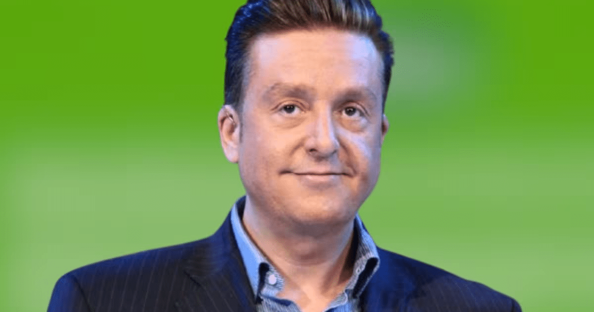 Daniel Bisogno en un entorno hospitalario, reflejando su estado de salud tras un trasplante de hígado.