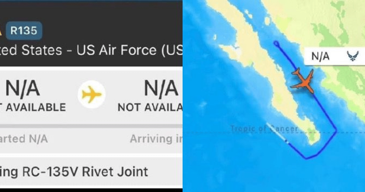 Pantallazo de vuelo RC-135V Rivet Joint sobre aguas internacionales, cerca de la costa.