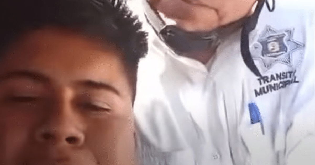 Agente de tránsito en Escuinapa durante un altercado con un conductor, capturado en video.