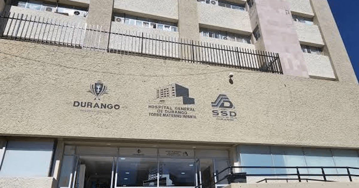 Fachada del Hospital General de Durango Torre Materno Infantil con diseño moderno y puertas de vidrio.