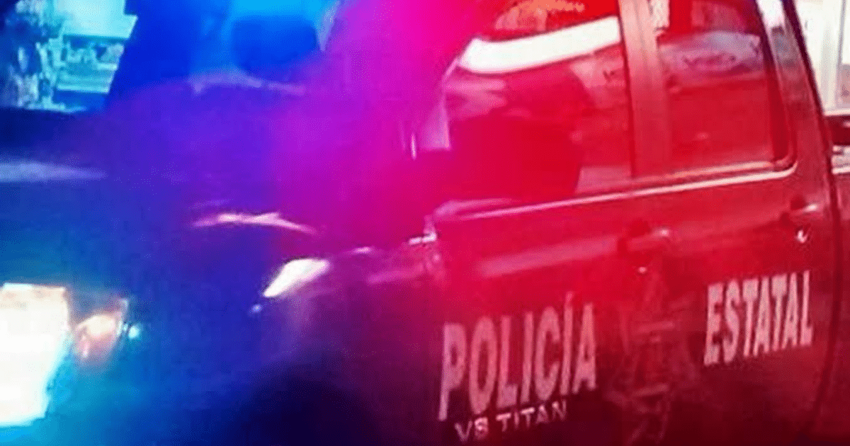 Vehículo de policía estatal con luces intermitentes en Mazatlán