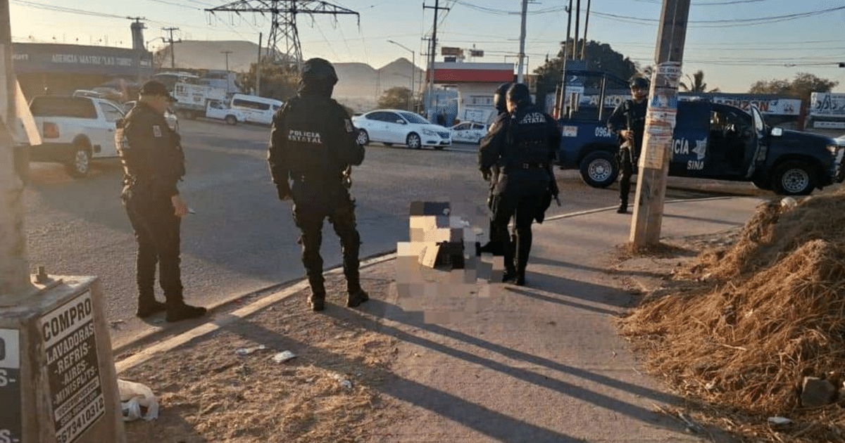 Policías en acción en la colonia 22 de Diciembre, respondiendo a un incidente con un objeto sospechoso en la vía pública.