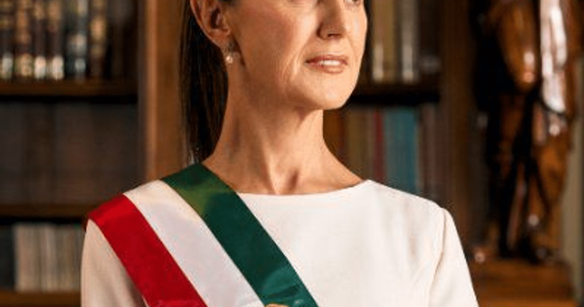 Presidenta Claudia Sheinbaum en oficina con banda tricolor, discutiendo acuerdos bilaterales.