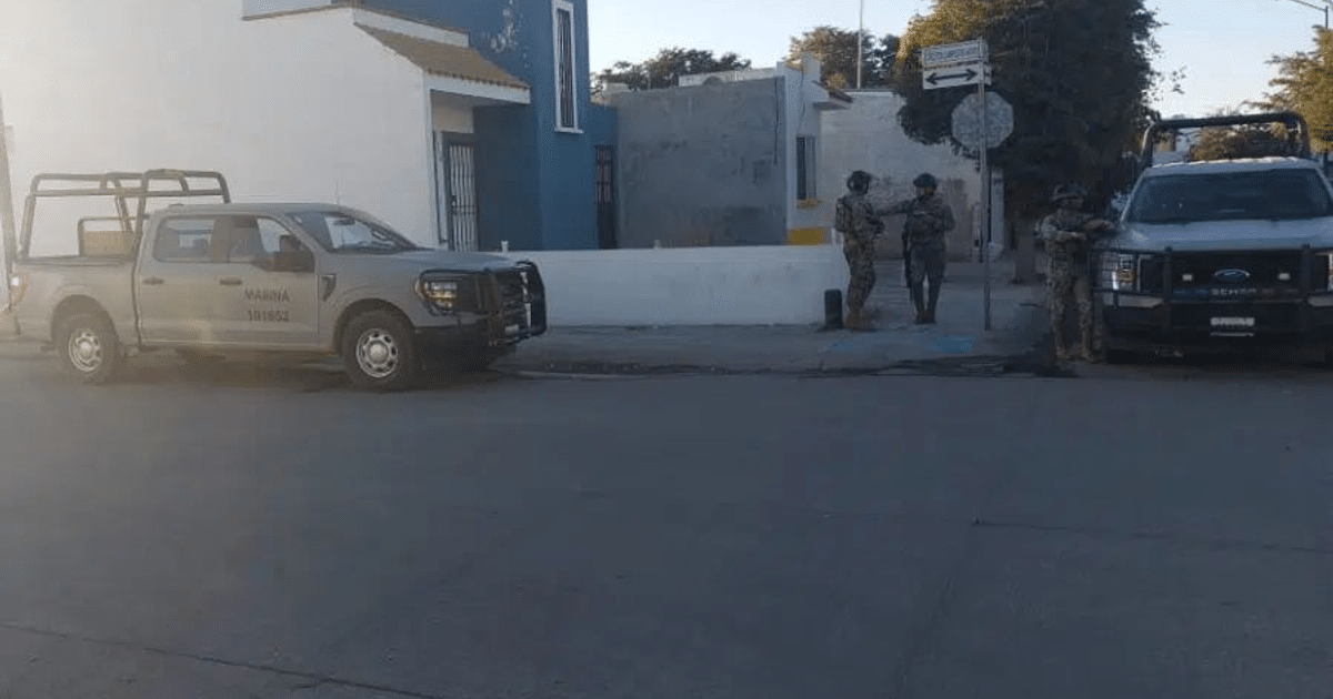 Vehículos de seguridad y personal militar en operativo de la Marina en Mazatlán