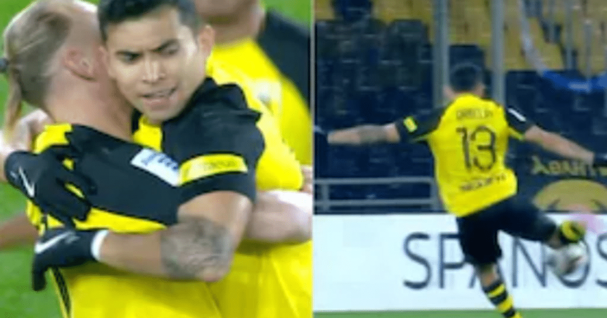 Jugadores del AEK de Atenas celebrando un gol contra Panserraikos