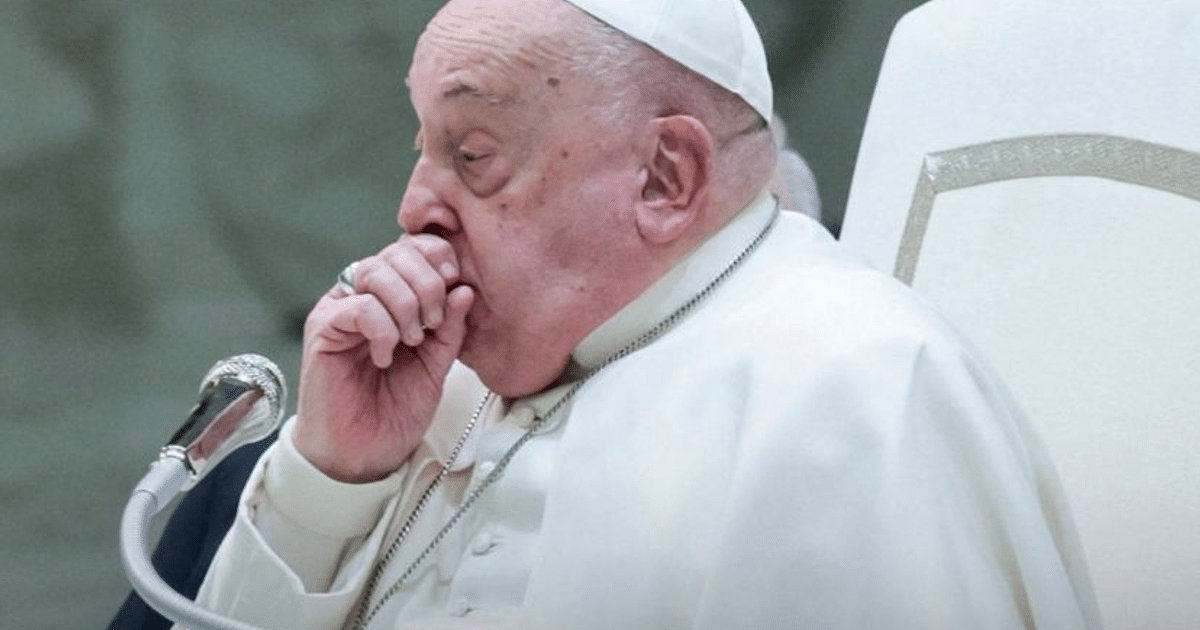 Tomografía computarizada del Papa Francisco confirmando neumonía bilateral