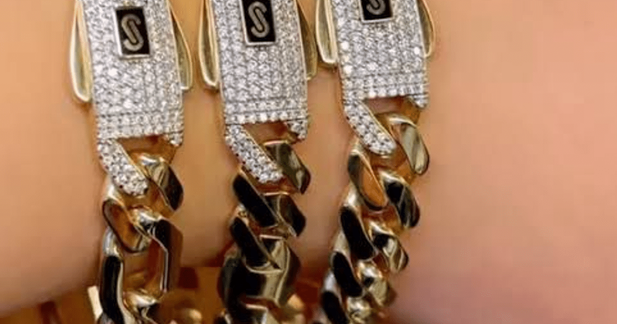 Pulseras de cadena con detalles de piedras brillantes, estilo lujoso.